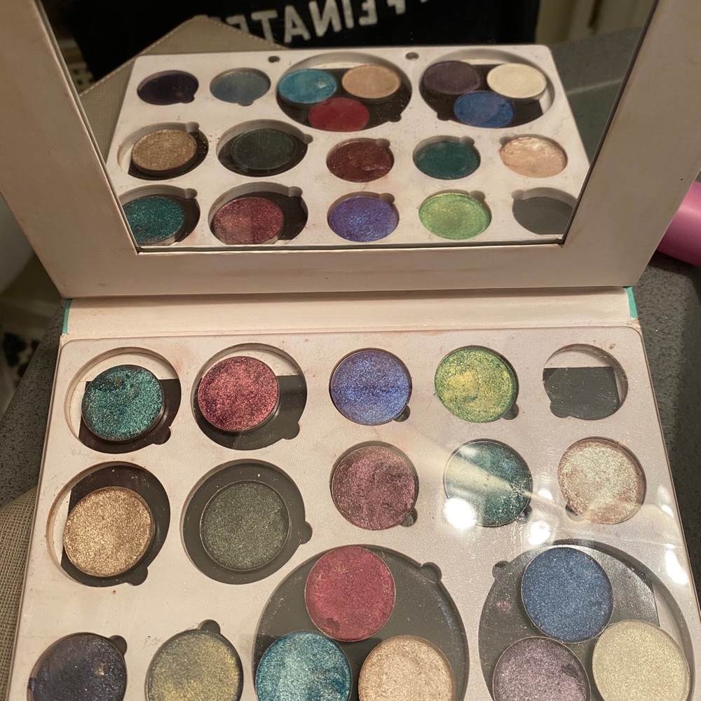 Miscellaneous indie eyeshadows shipped in ofra palette
